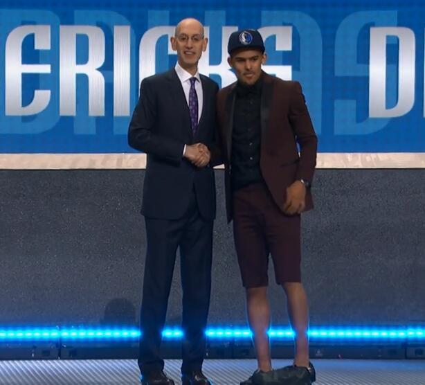 引入数据中 引入数据中