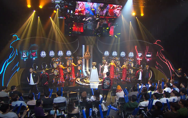 右两翼与影 右两翼与影